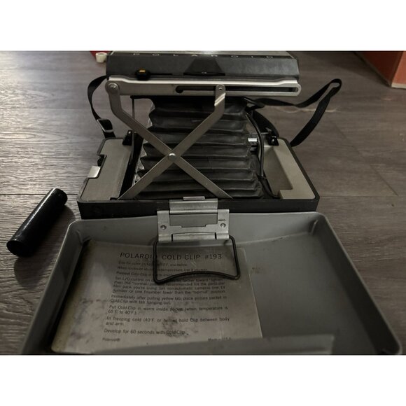 Vintage POLAROID Land Camera Automatic 230 Camera w/Strap Original Box UNTESTED - Picture 5 of 11